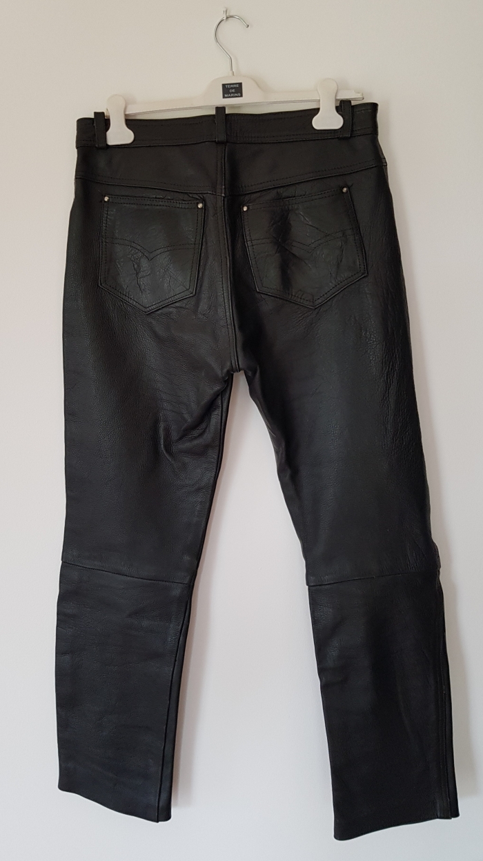 Photo Pantalon en cuir de motard en bon état... Taille 43/44 202